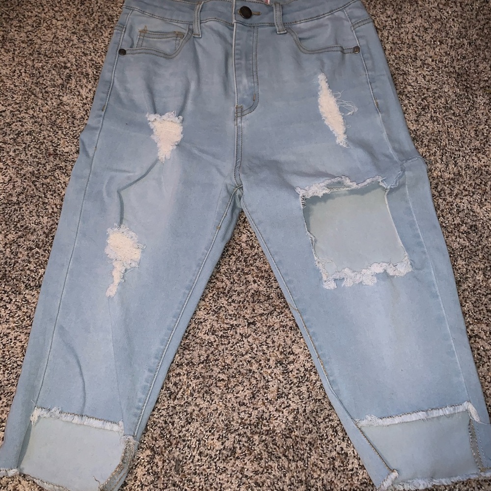 Light wash Bermuda jeans/shorts, size women’s 5